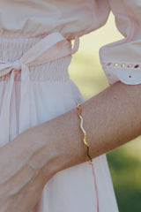 Layla Wave Bangle - Gold