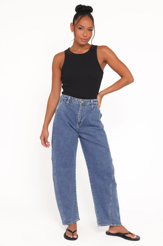 Cosima Stretch Arc Barrel Jean - Medium Wash